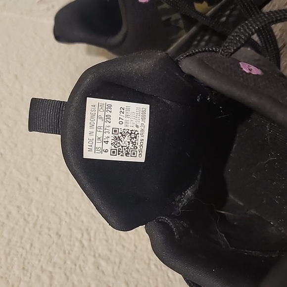 Big kids Adidas sneakers - Picture 2 of 4